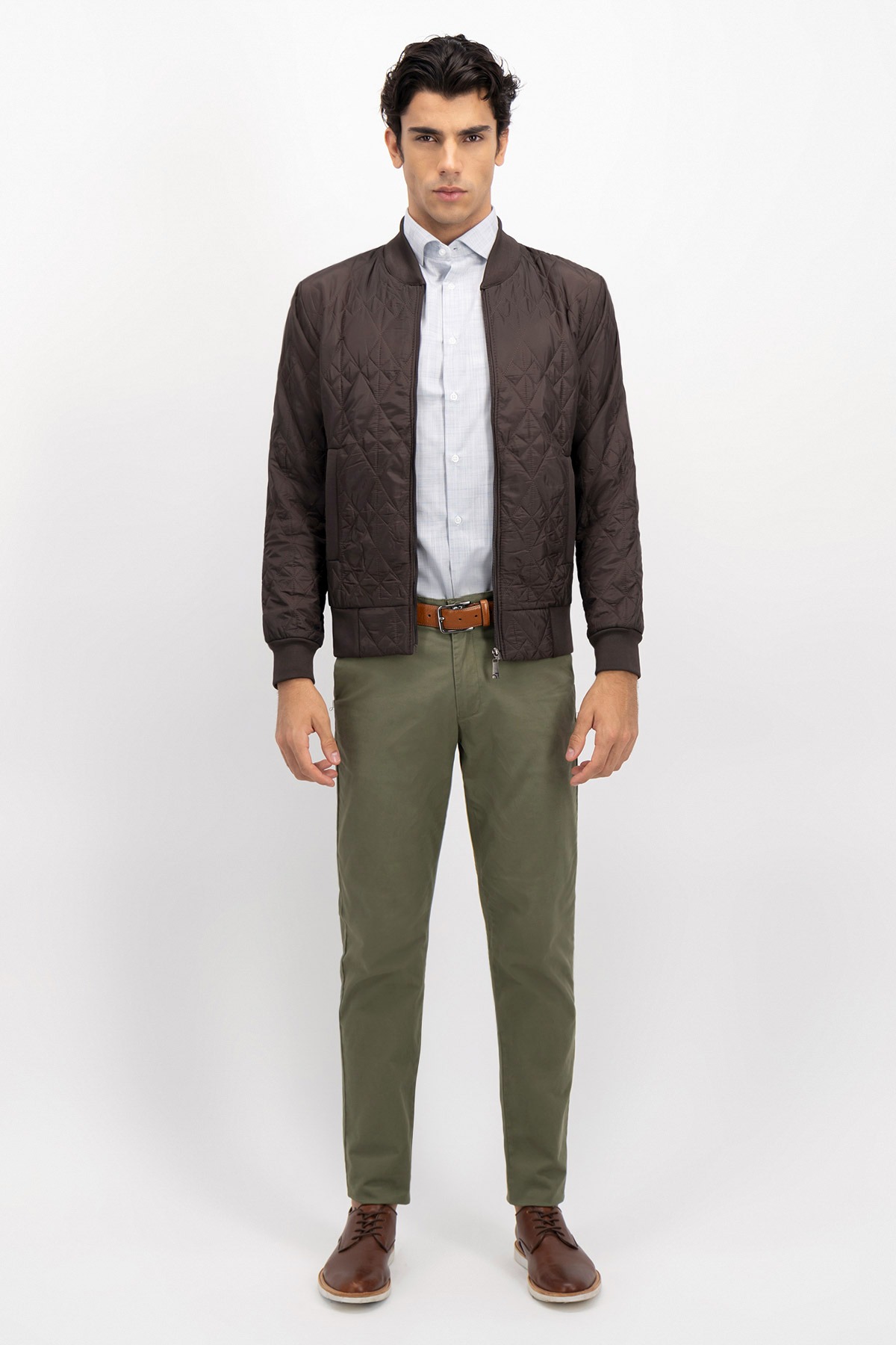 oufit chamarra cafe hombre formal Mensfashion