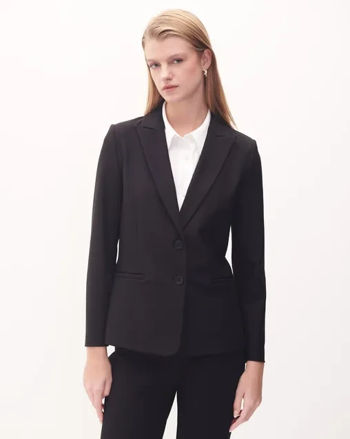 blazer negro outfit para empresa normal