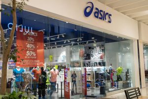 Tienda Asics en Plaza Outlet Puebla Premier