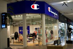 Tienda Champion en plaza Outlet Puebla Premier