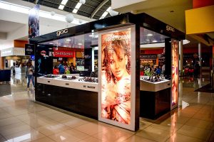 Tienda de articulos de maquillaje GOC dentro de plaza Outlet Puebla Premier