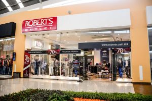 Tienda Robert's en plaza Outlet Puebla Premier