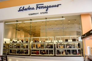 Tienda Salvatore Ferragamo en plaza Outlet Puebla Premier