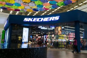 Tienda Skechers en plaza Outlet Puebla Premier