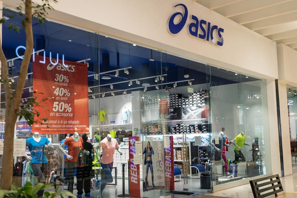 6-asics-outlet-interior-plaza.jpeg