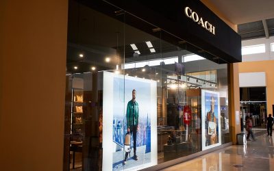 18-coach-outlet-interior-plaza