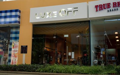 Tienda Luxe Off en plaza Outlet Puebla Premier