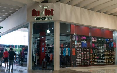 Tienda Outlet Deportes en plaza Outlet Puebla Premier