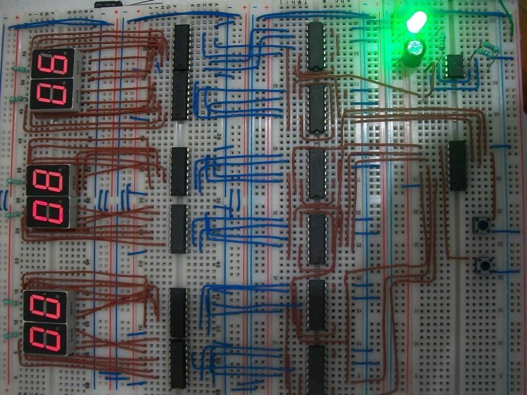 Reloj Digital en Protoboard